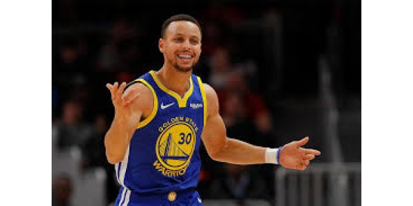 Los padres de Curry apoyan la manera especial de su hijo. Los padres de Curry apoyan la manera especial de su hijo.